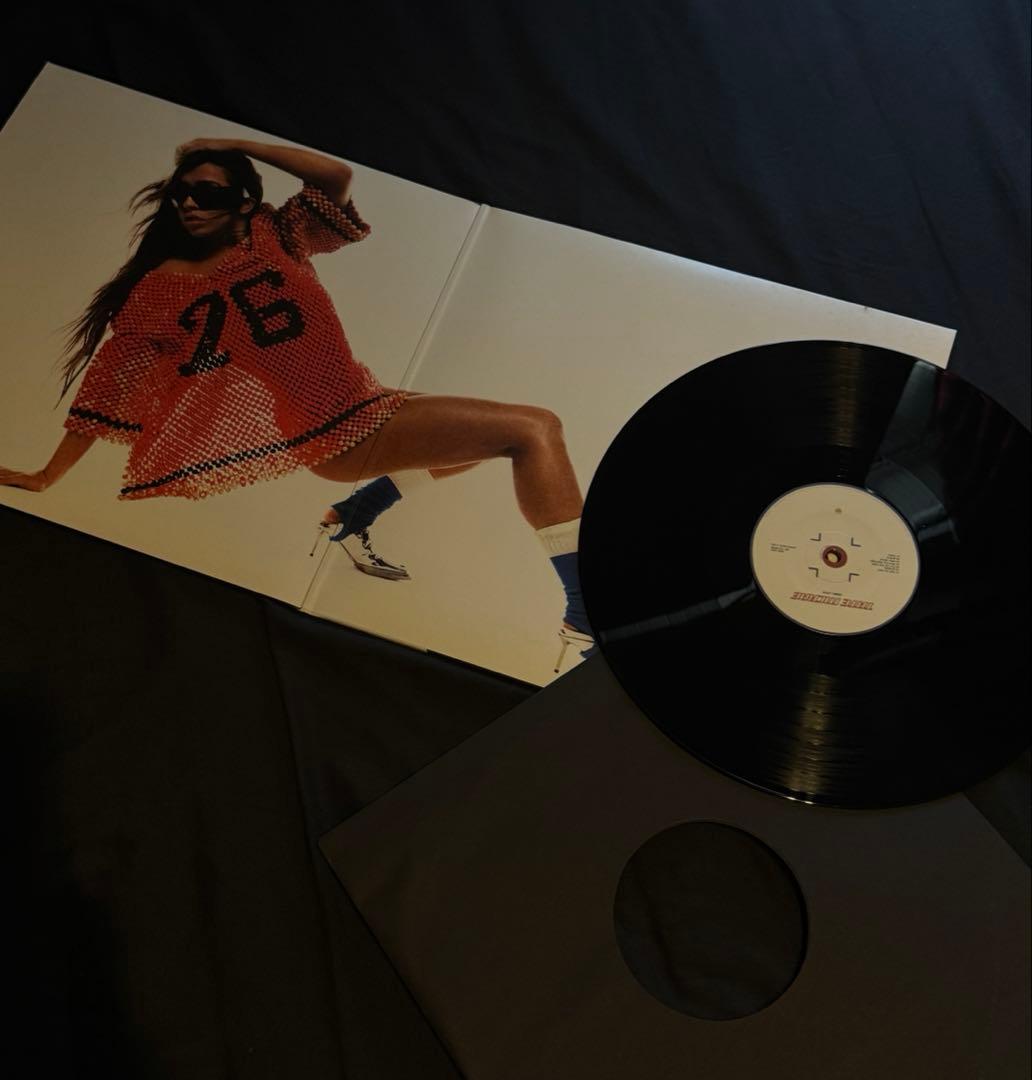 Tate McRae 直筆サイン入り LPレコード