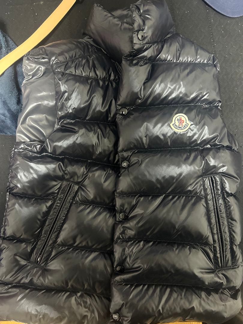 Moncler ブラック ダウンベスト