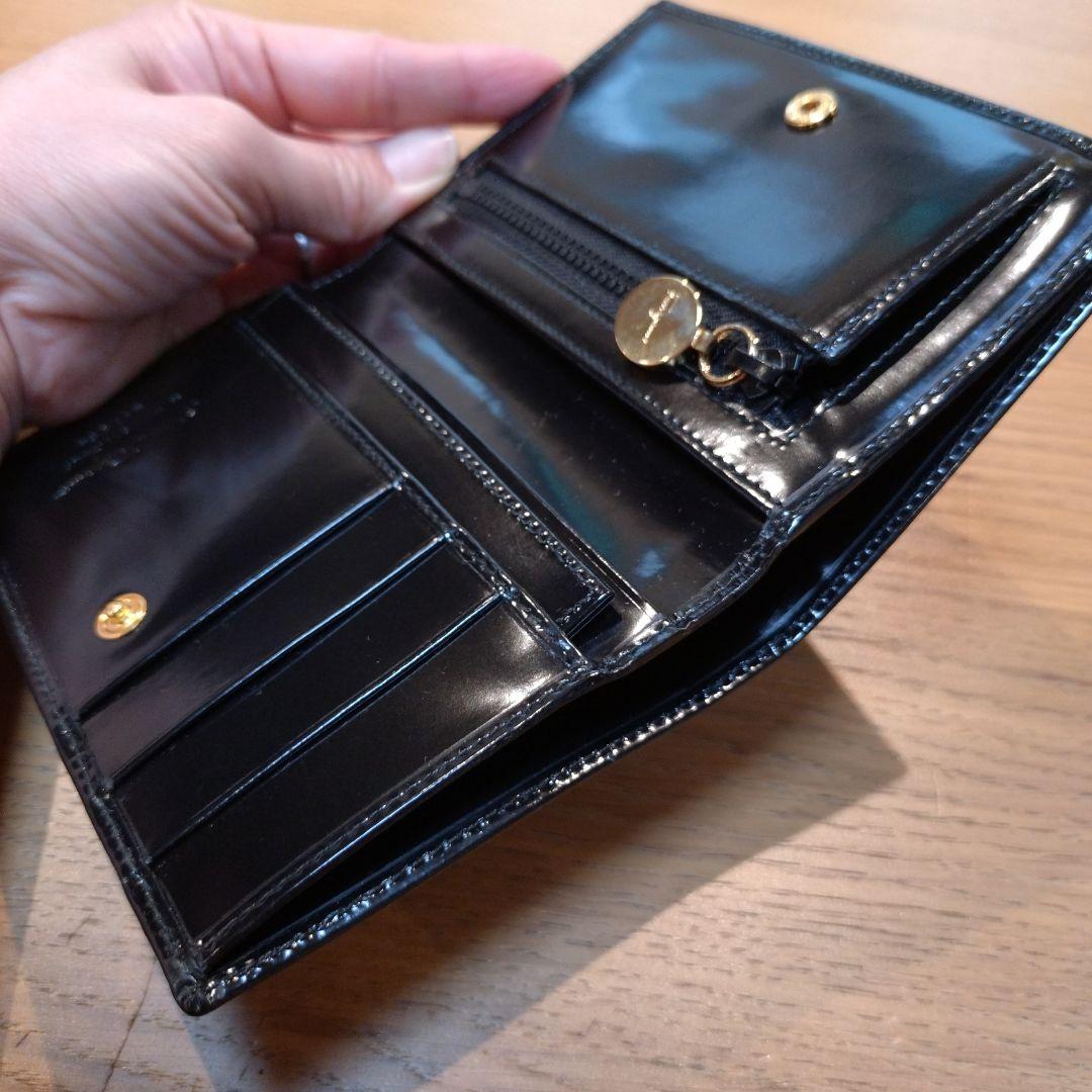 【箱入り未使用】フェラガモ 黒 エナメル財布