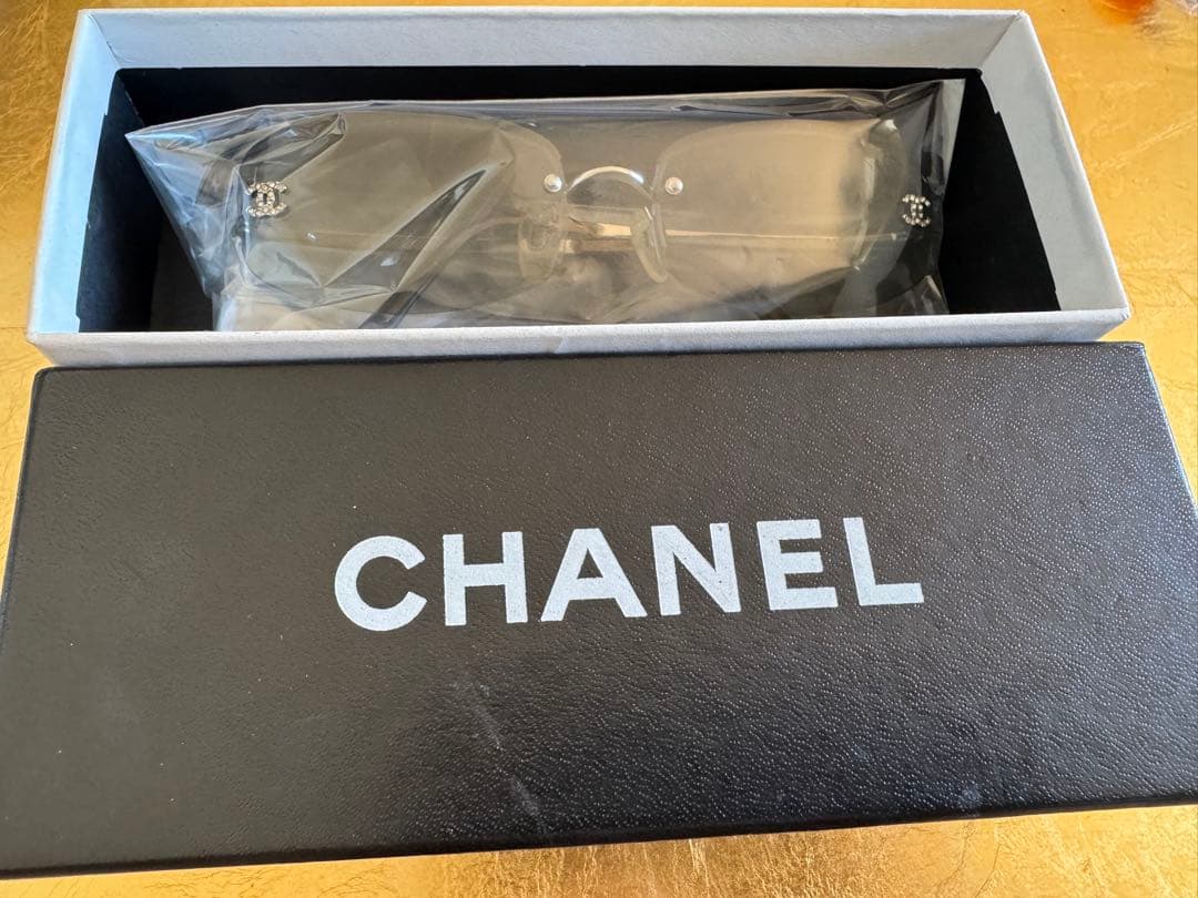 CHANEL ブラック 少しグラデーションサングラス ラインストーン付き　めがね