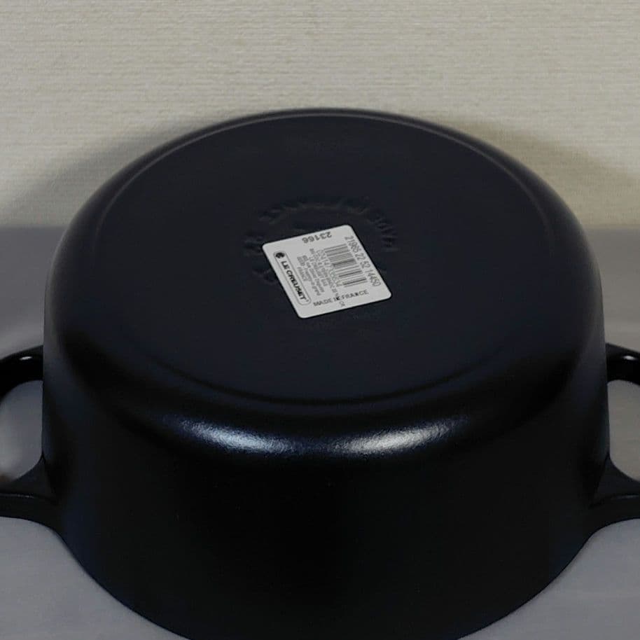 新品未使用 限定品　ル・クルーゼ シグニチャー ココット・ロンド22cmネイビー