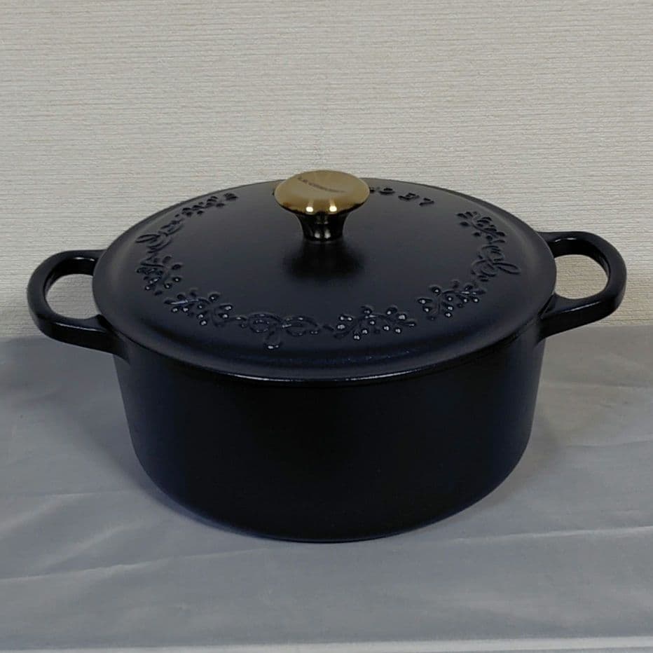 新品未使用 限定品　ル・クルーゼ シグニチャー ココット・ロンド22cmネイビー