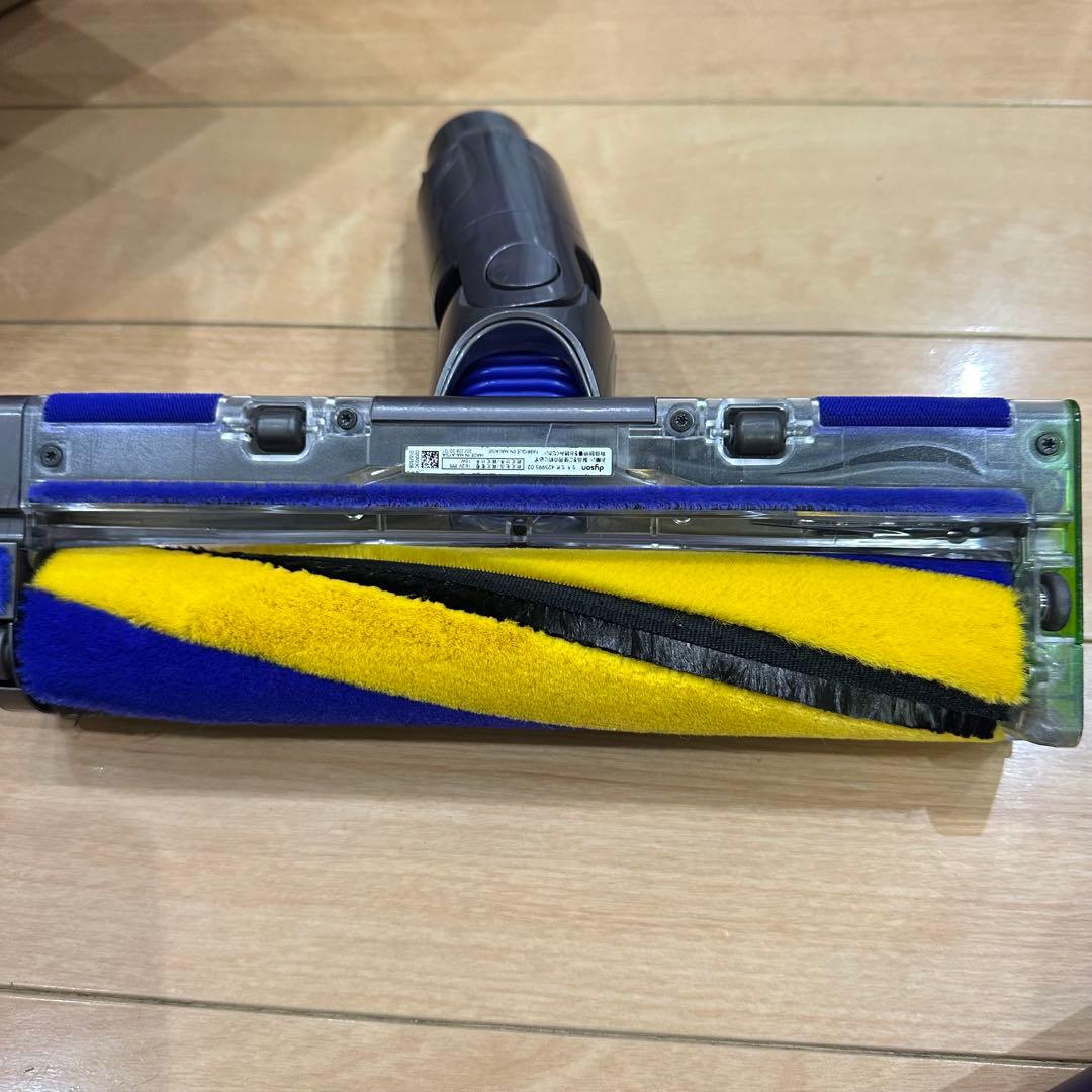 ① ほぼ未使用　ダイソン コードレス掃除機 SV18 FF PL PU