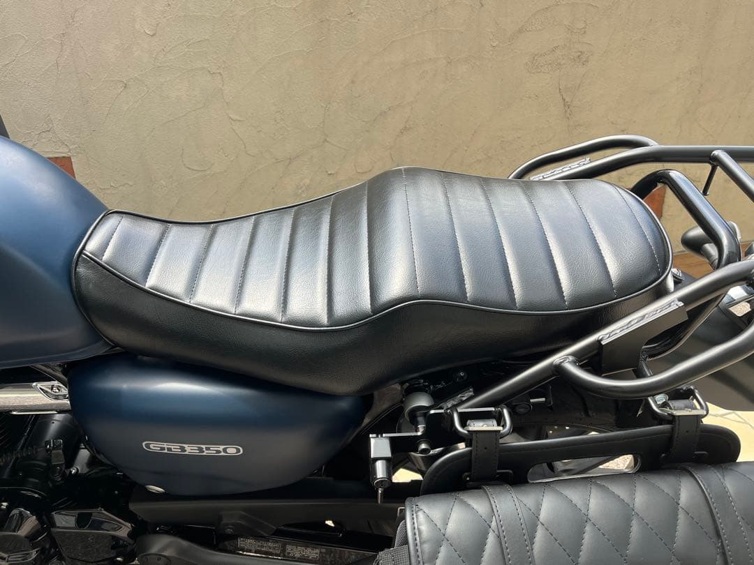 バイクシート 合成皮革 ブラック ストライプデザイン