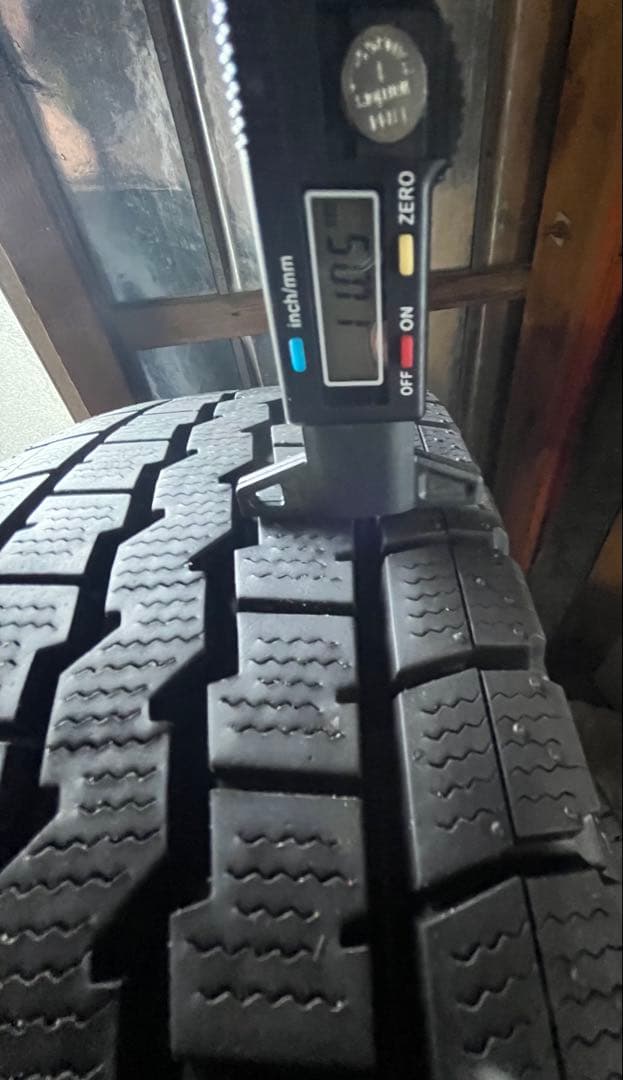 195/85R15 113/111L ③(１本)あくび