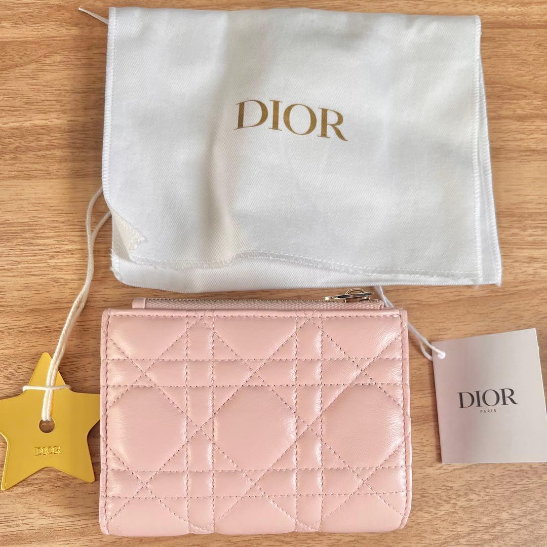 【極美品】【新作】Dior ピンクキルティング二つ折り財布2026 ノベルティ付