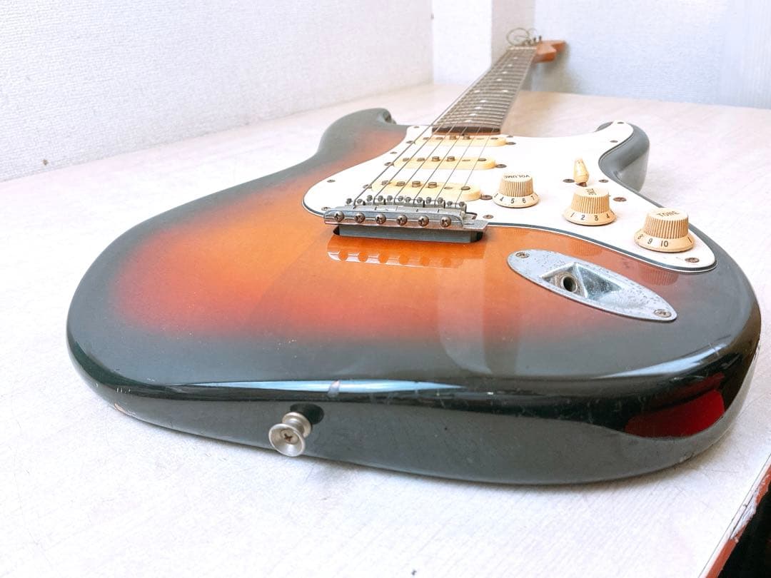 a*6様 Fender STRATOCASTERフェンダージャパン フジゲン製?