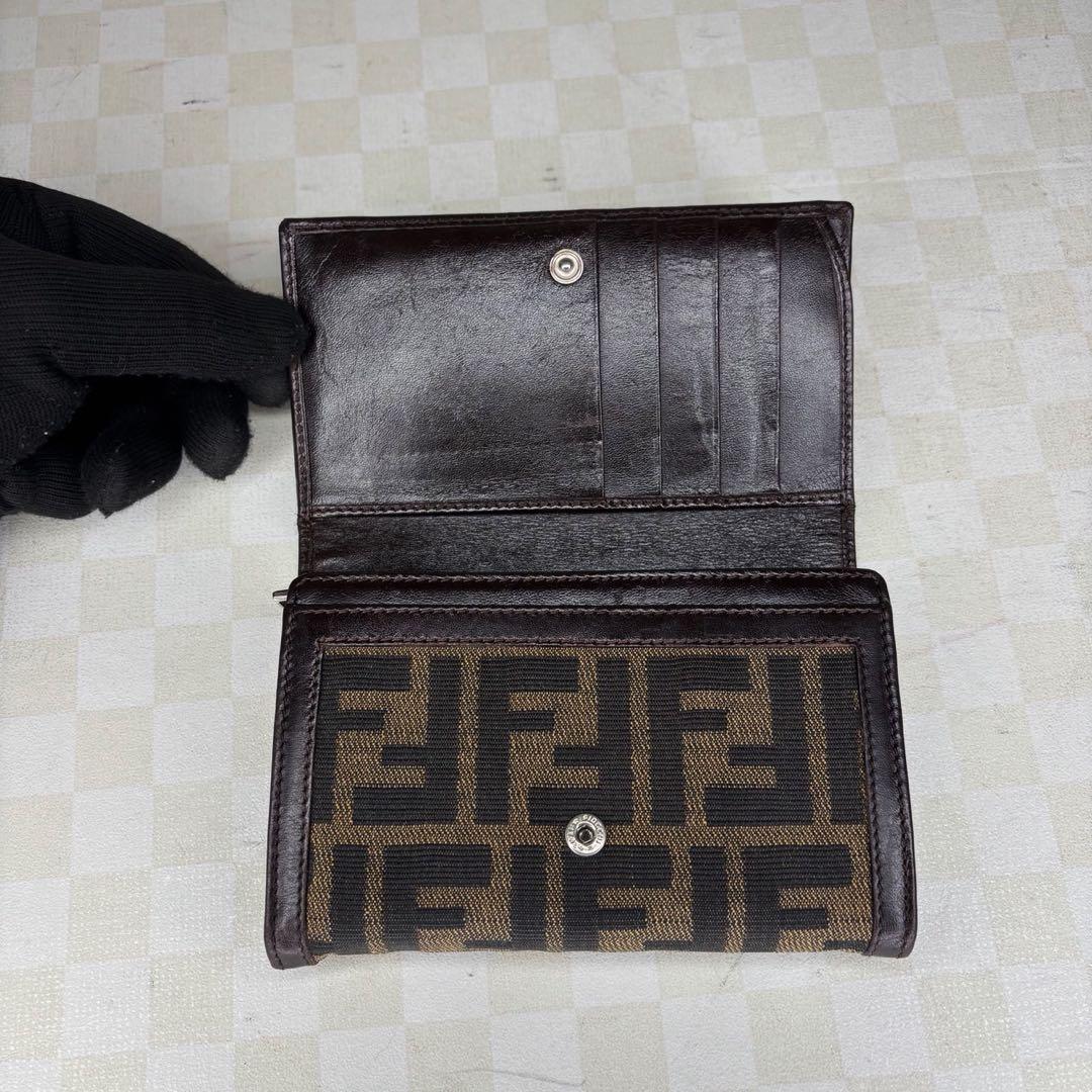 極美品　FENDI フェンディ　財布　二つ折り　M93