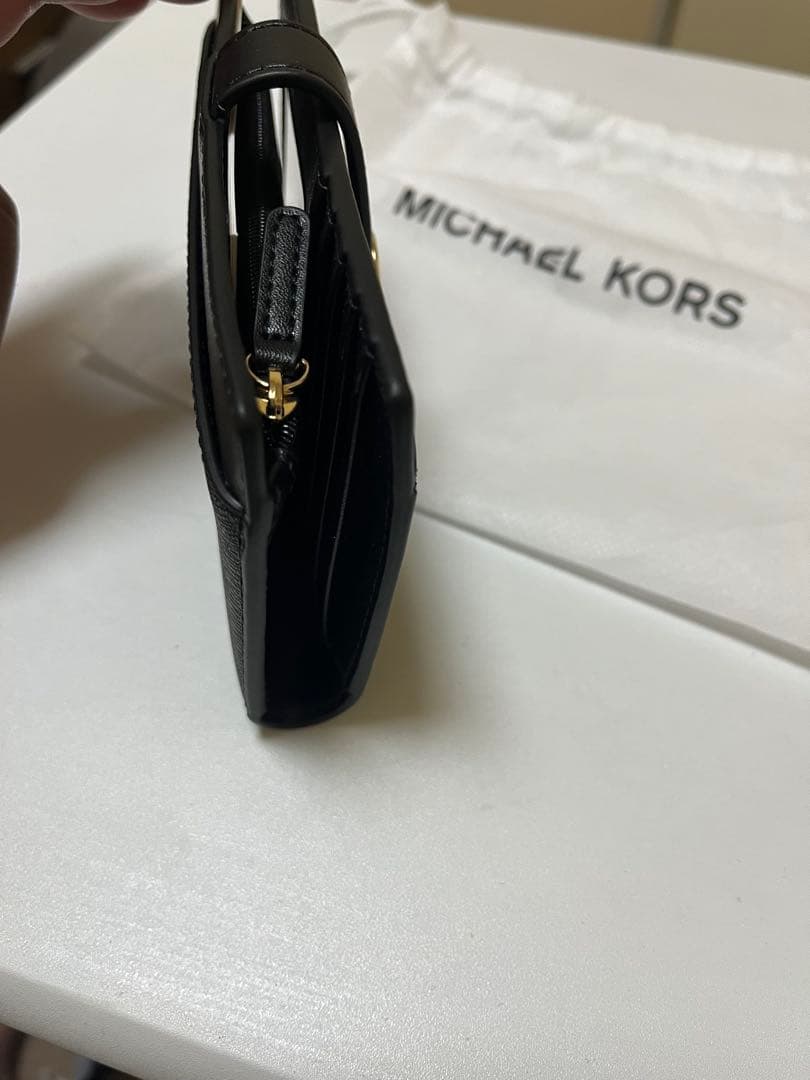 新品未使用☆ MICHAEL KORS ブラック 二つ折り財布