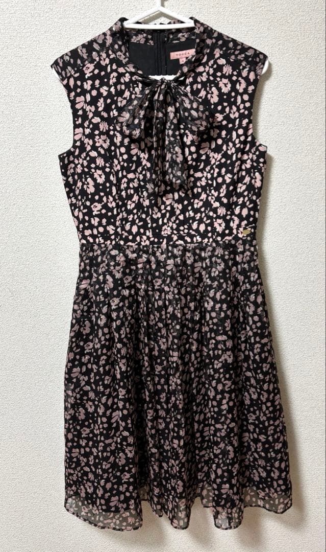 美品 TOCCA FLOWER PETALS CARPET 花柄ワンピース