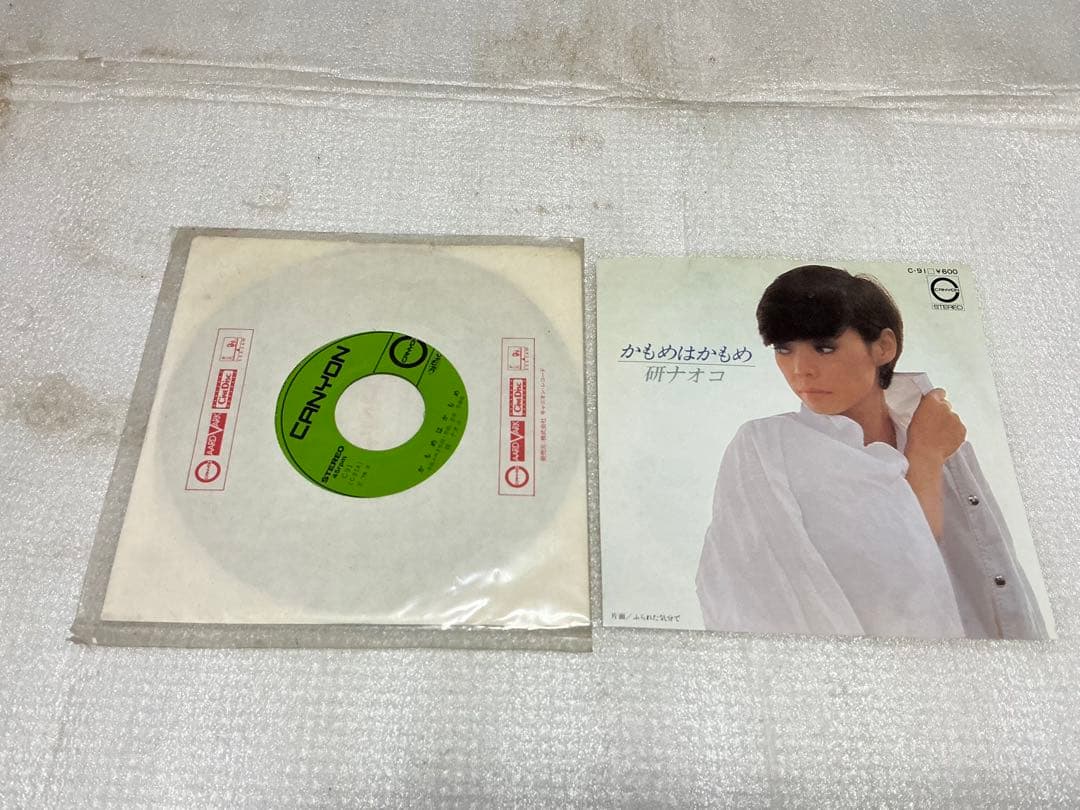 昭和の歌謡曲　EPレコード８枚セット【バラ売り不可能　中古品】。