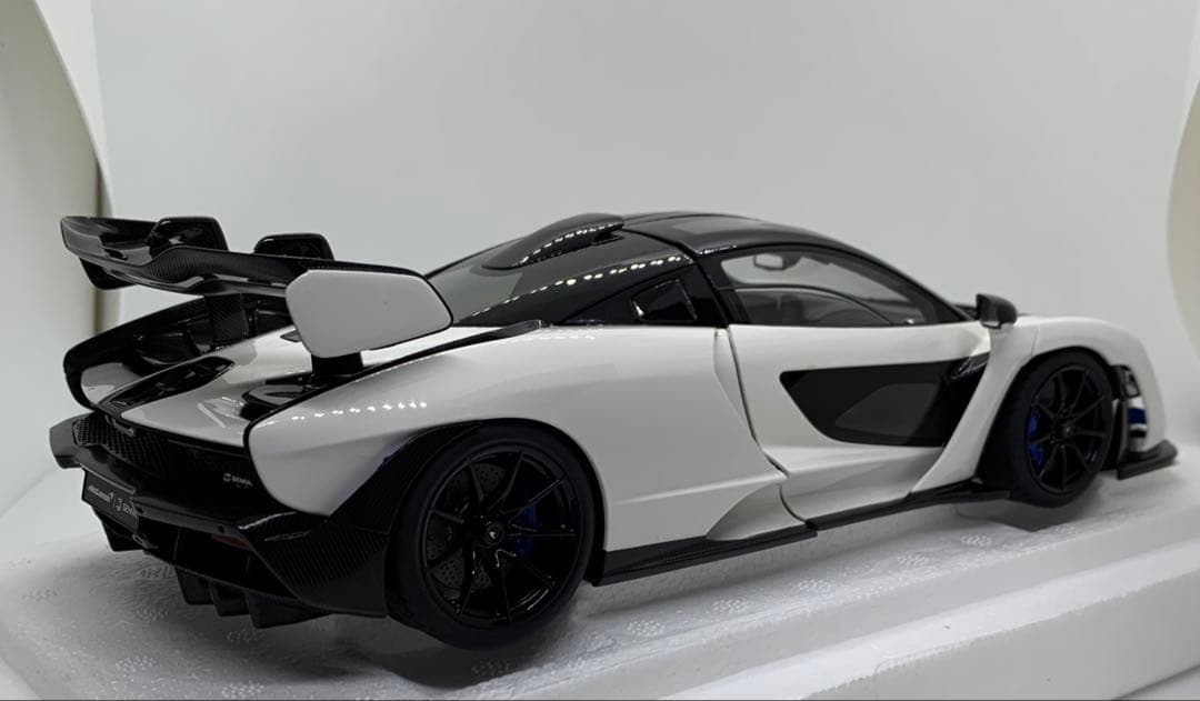 1/18 McLaren / マクラーレン Senna ビジョンピュアホワイト