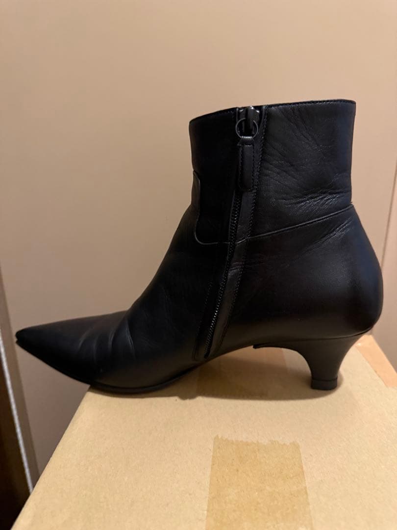 BALENCIAGA 黒 レザー ポインテッドトゥ 37 傷あり