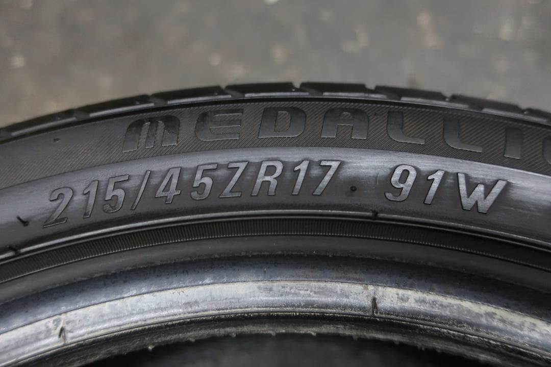 2024年製　メダリオン　CST　MD-A1　215/45R17　バリ溝　4本