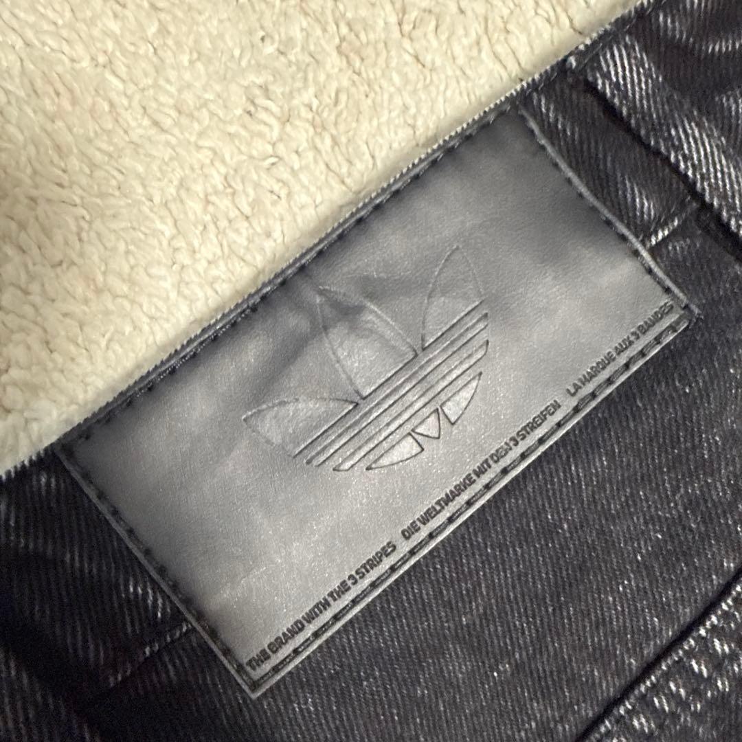 adidas ブラック ワイドレッグデニムパンツ