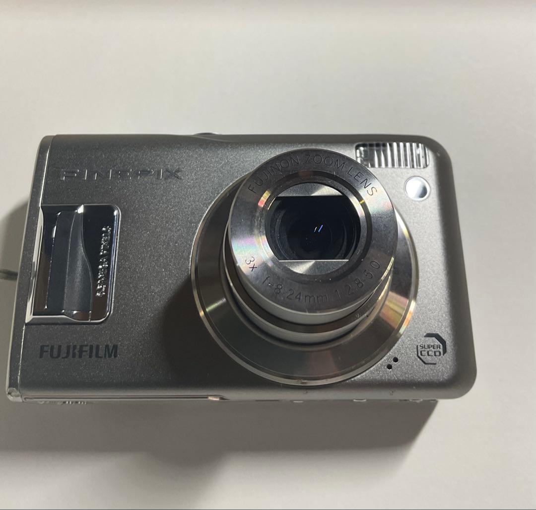 FUJIFILM FinePix シルバー コンパクトデジタルカメラ　完動品