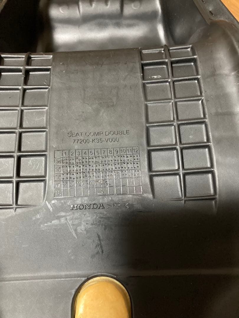 PCX KF18 純正シート