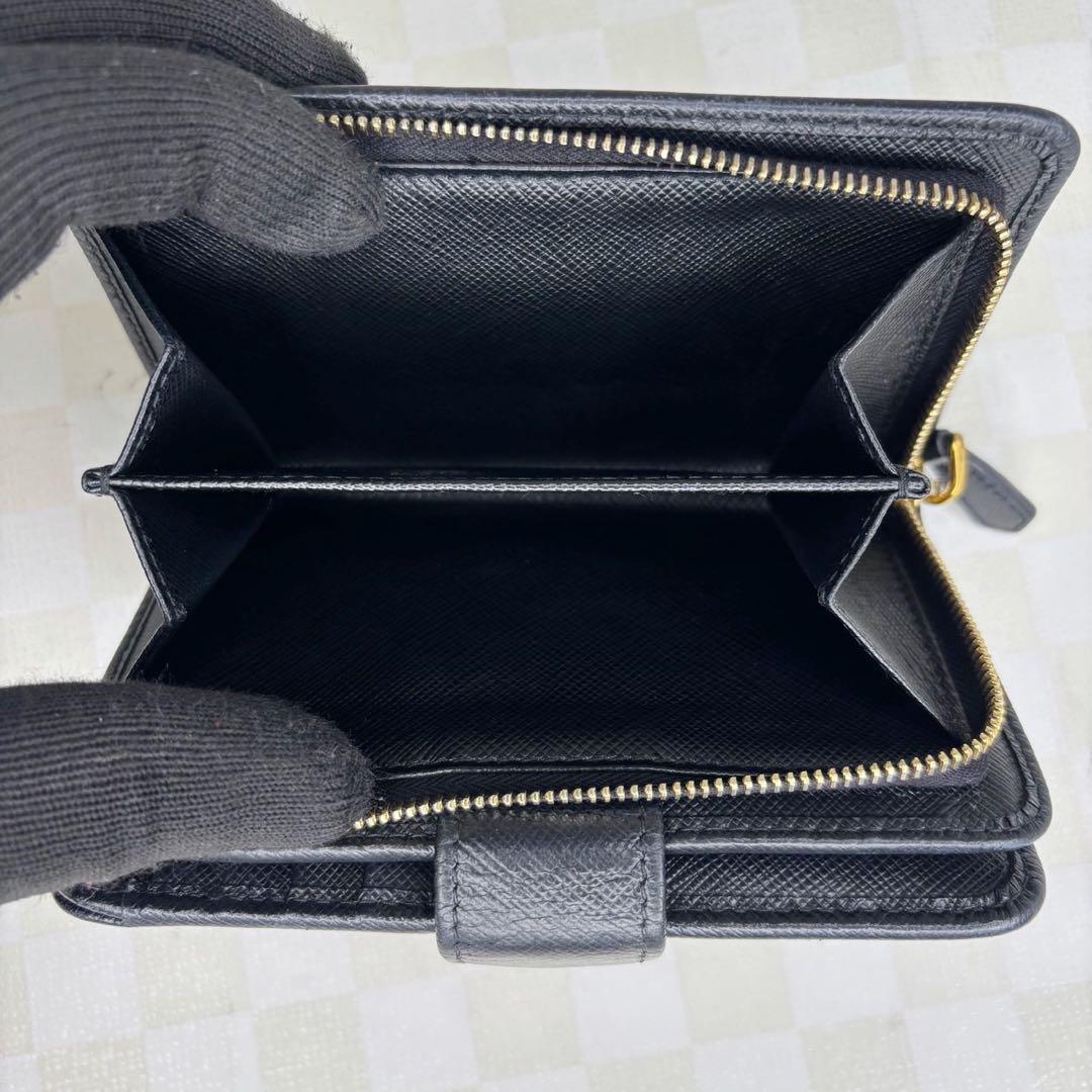 極美品　PRADA プラダ　財布　二つ折り　ブラック　M611