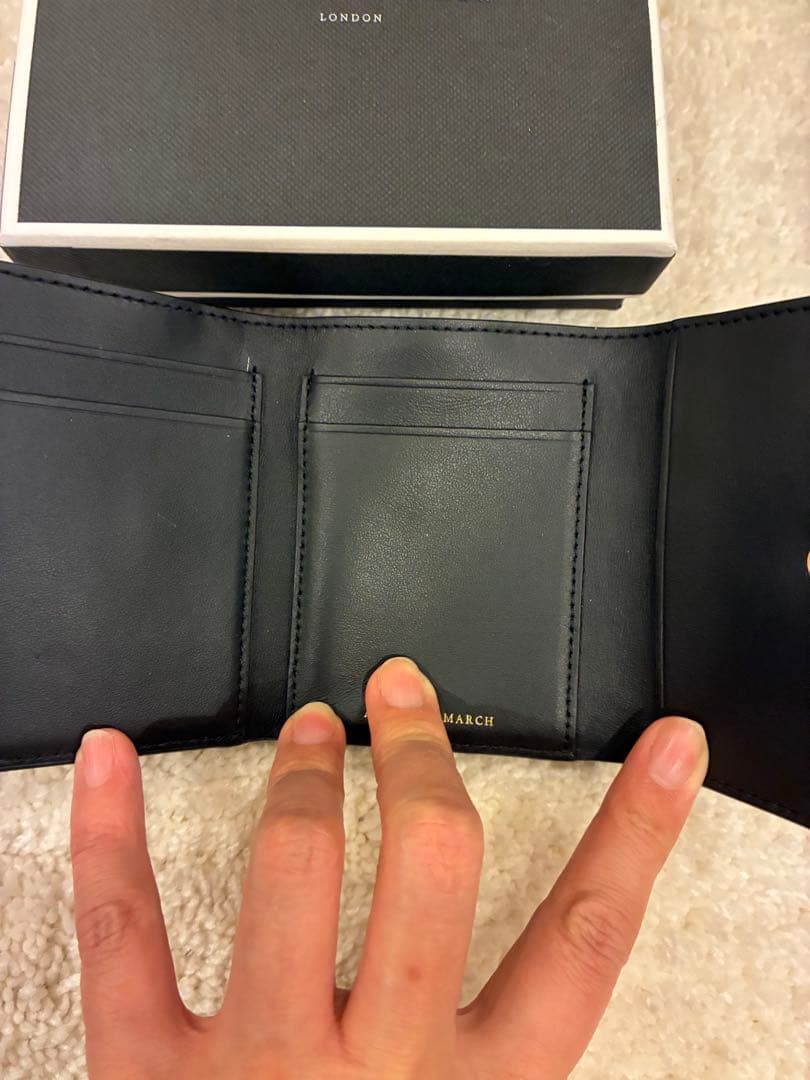 ANYA HINDMARCH ブラック 三つ折り財布　アイズ　美品