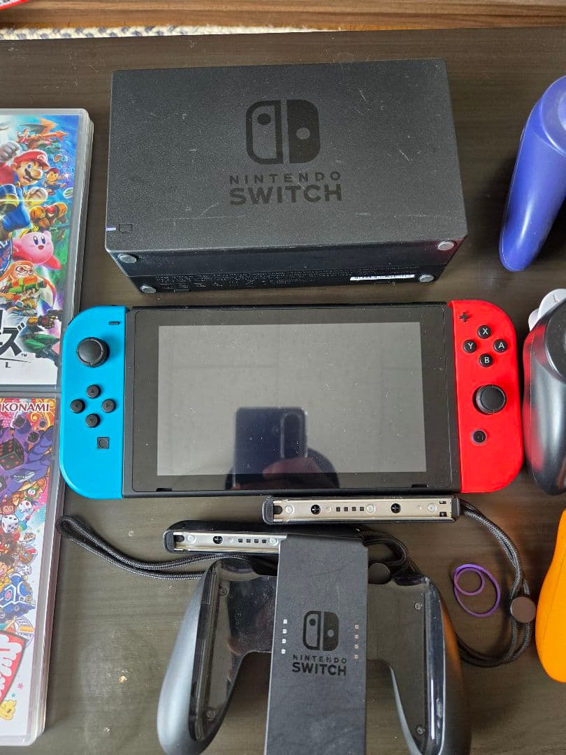 Nintendo Switch コントローラー3つ、SD128gb付き。