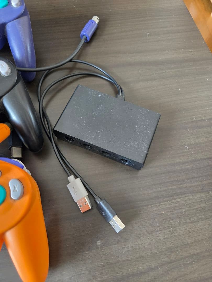 Nintendo Switch コントローラー3つ、SD128gb付き。
