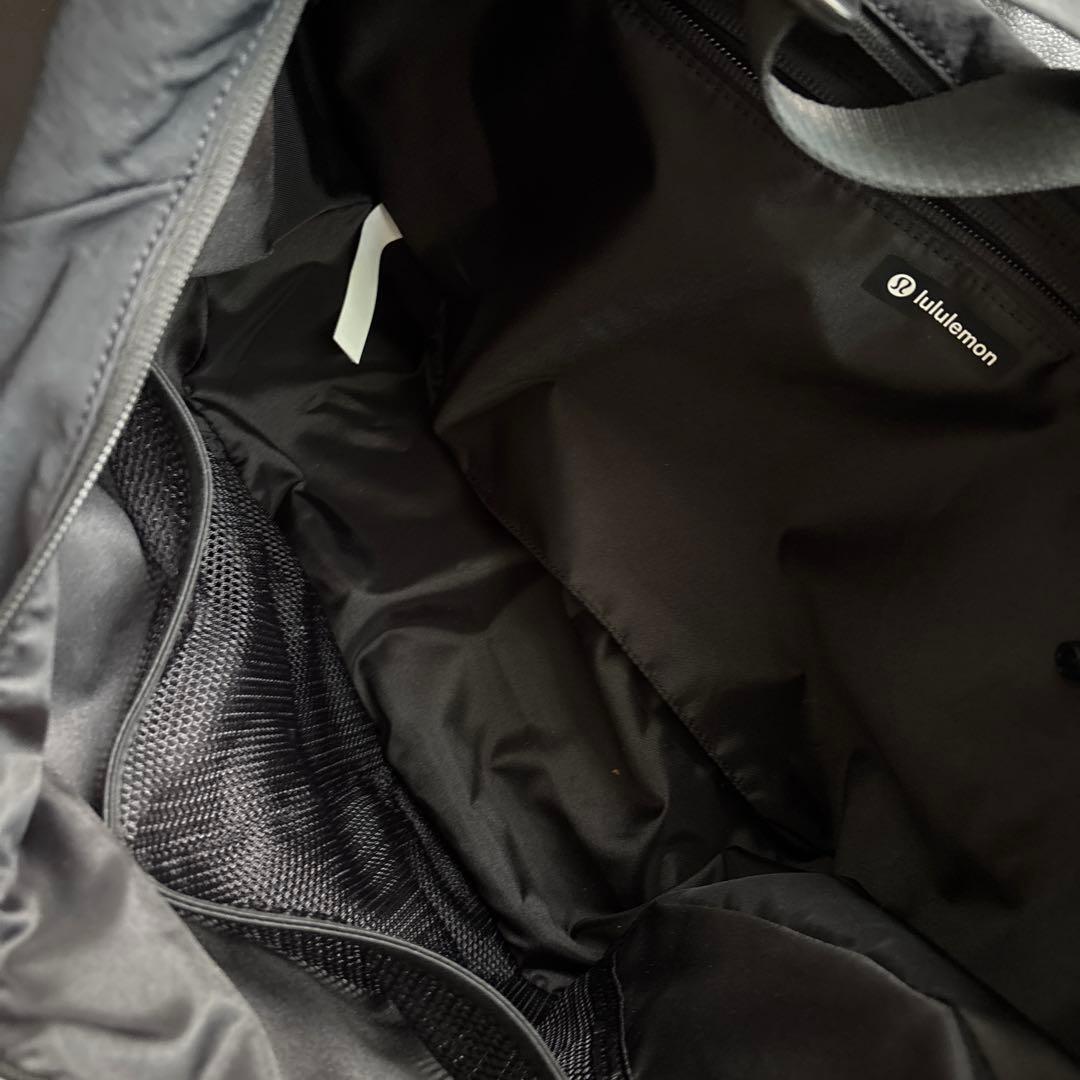 Lululemon ブラック ショルダーバッグ