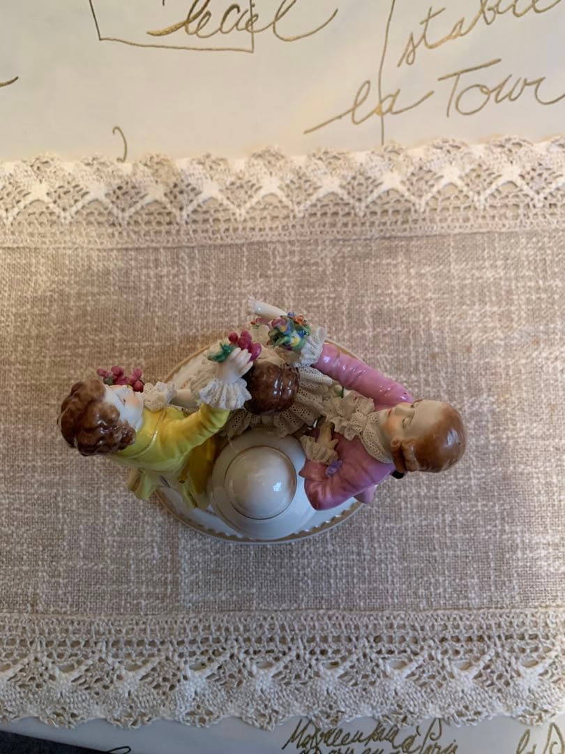ドイツ製　アンティーク　ドレスデンの花遊びの子供達のお人形で全て可愛いです！