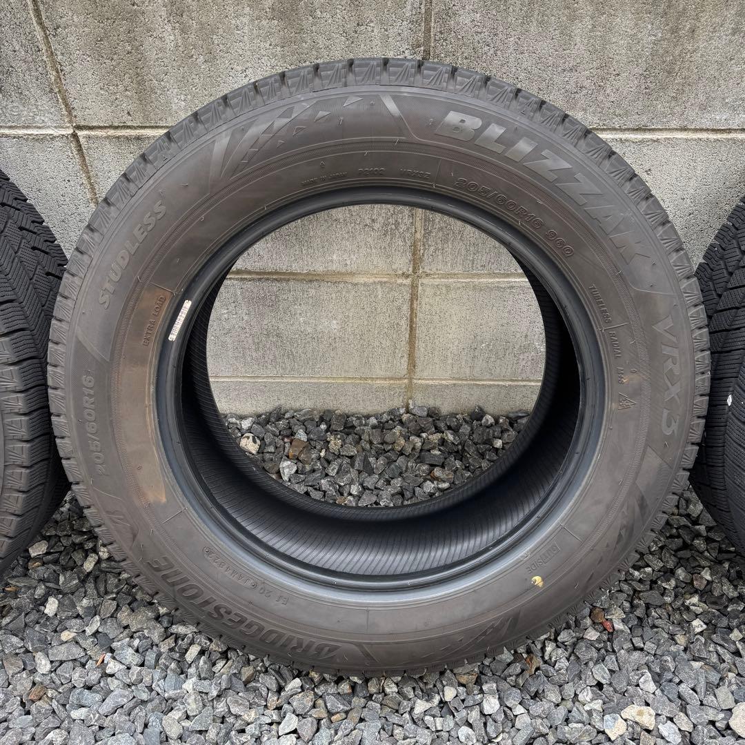 広島 BRIDGESTONE VRX3スタッドレス 205/60R16 タイヤ