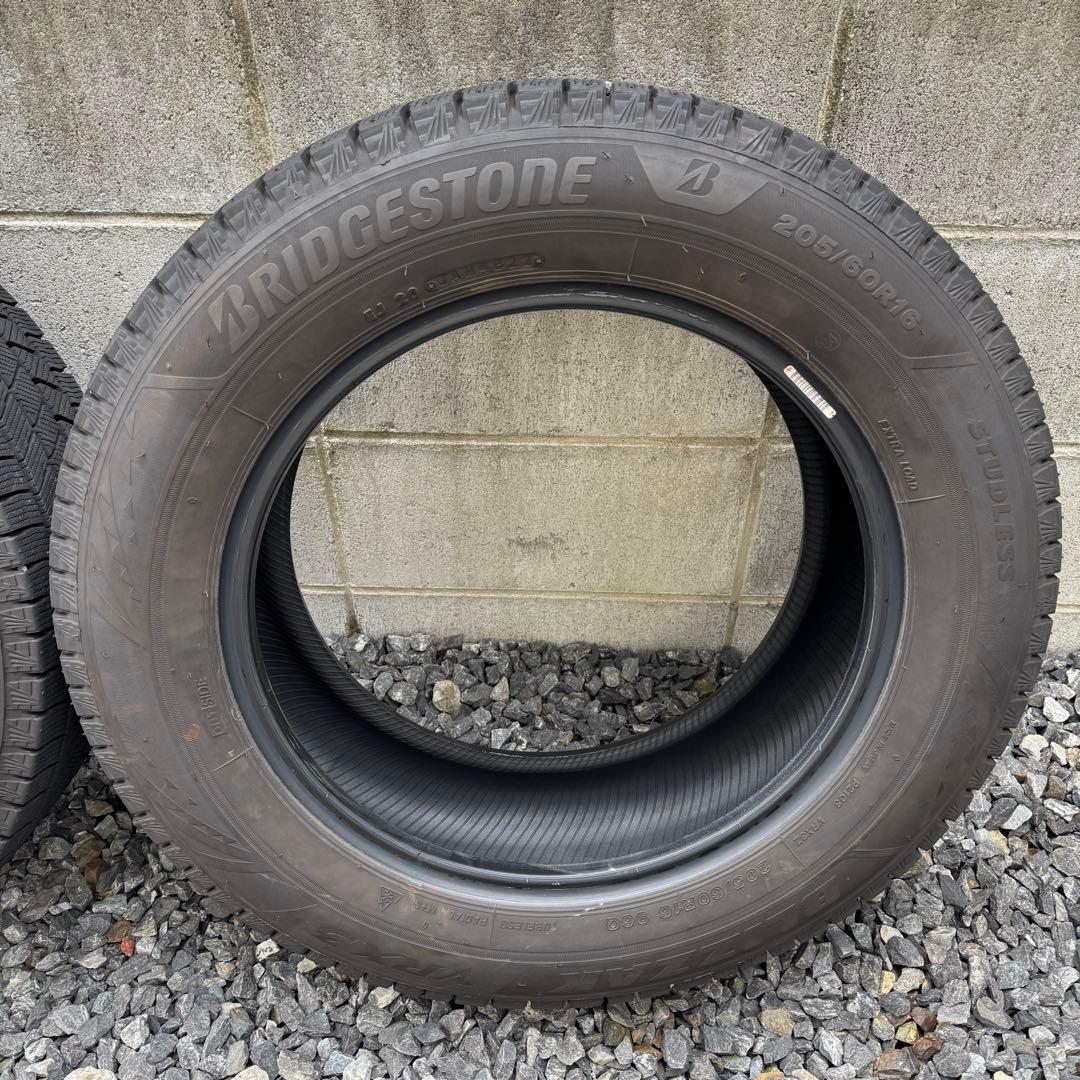 広島 BRIDGESTONE VRX3スタッドレス 205/60R16 タイヤ