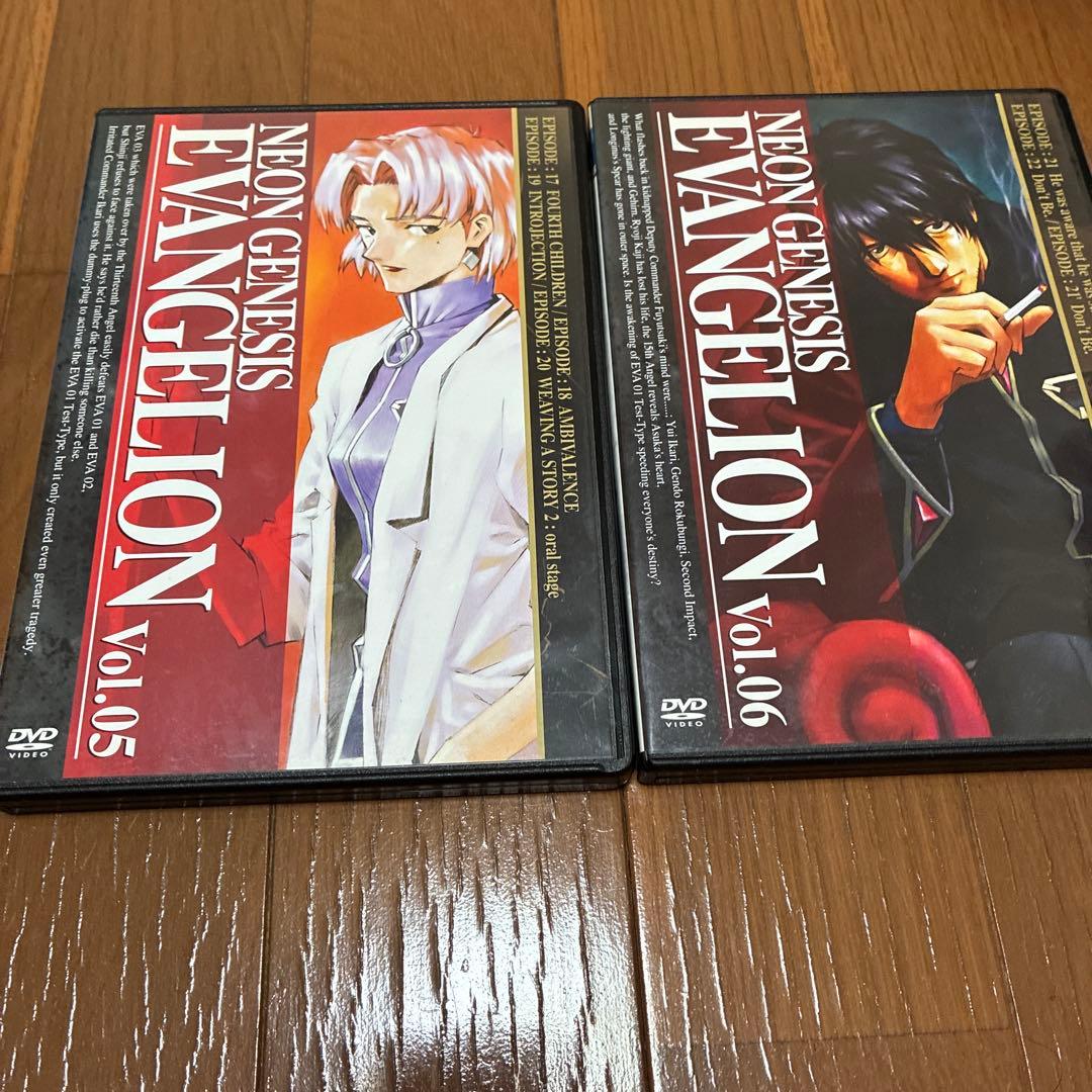エヴァンゲリオンのテレビ版全8巻と劇場版１巻の合わせて９巻セットです。