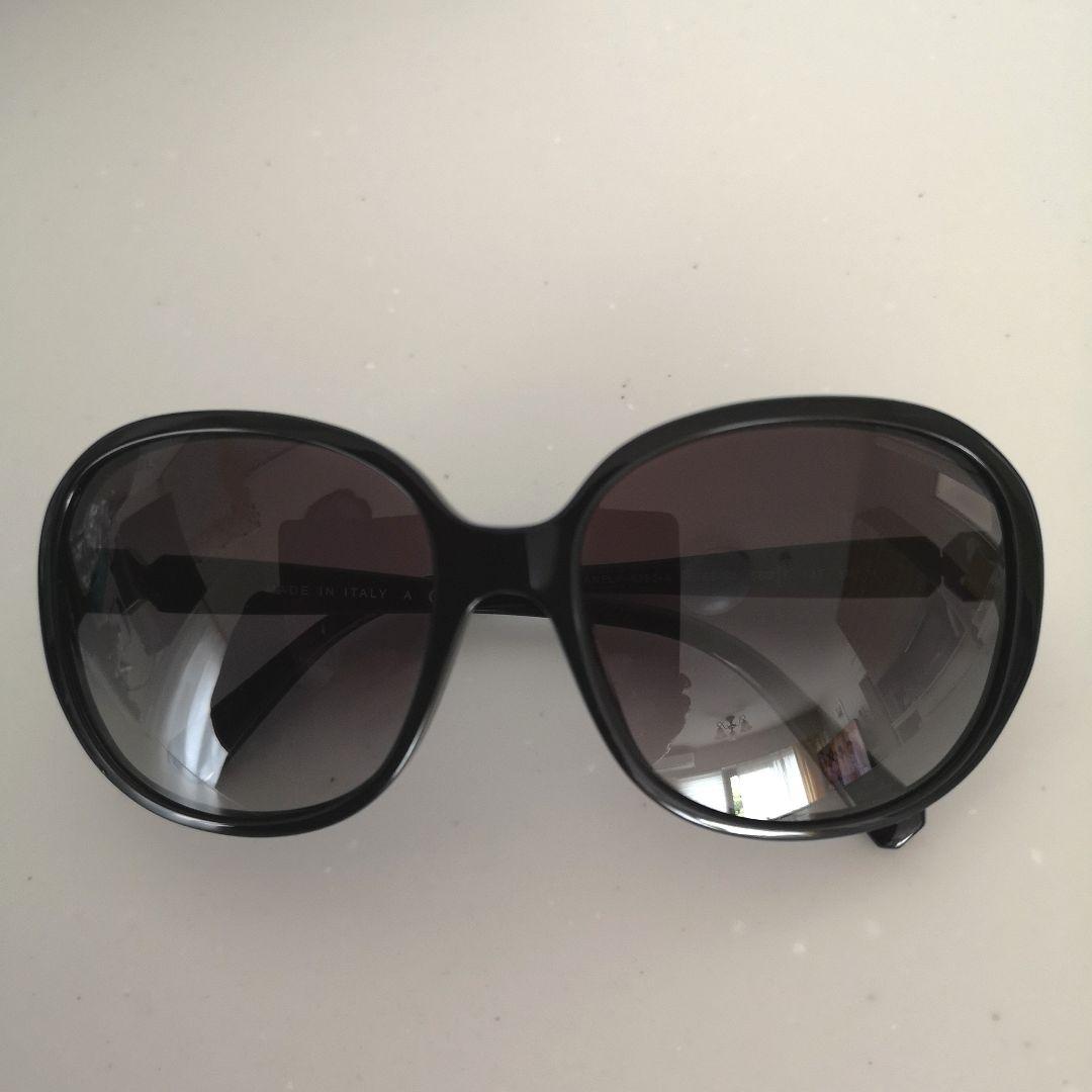 CHANEL ロゴ付き サングラス