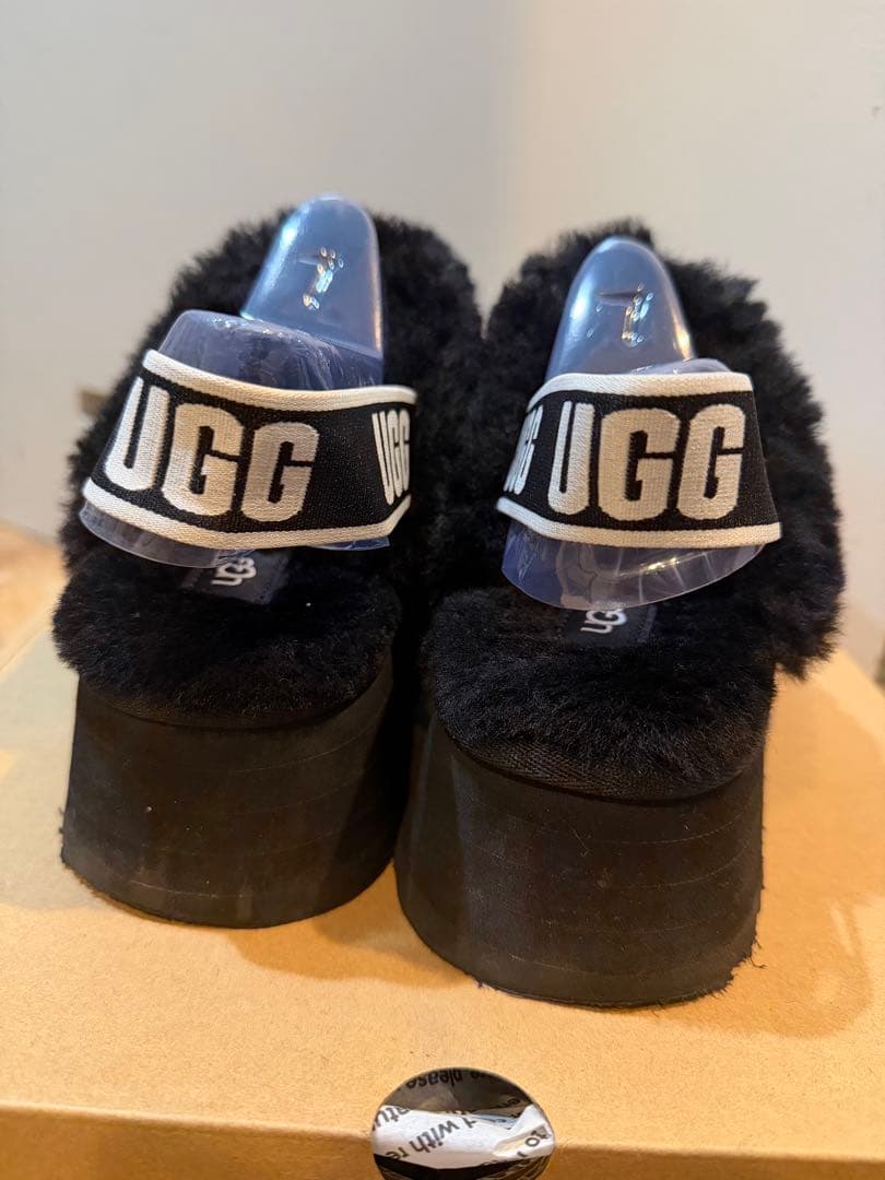 最終値下げ！ UGG ファンケット サンダル BLK 7 (24)