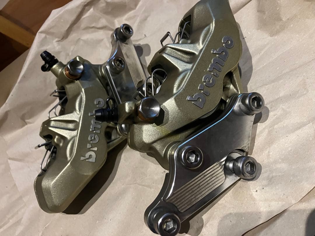 ハーレー　Brembo ブレーキキャリパー