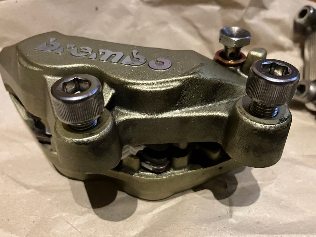ハーレー　Brembo ブレーキキャリパー