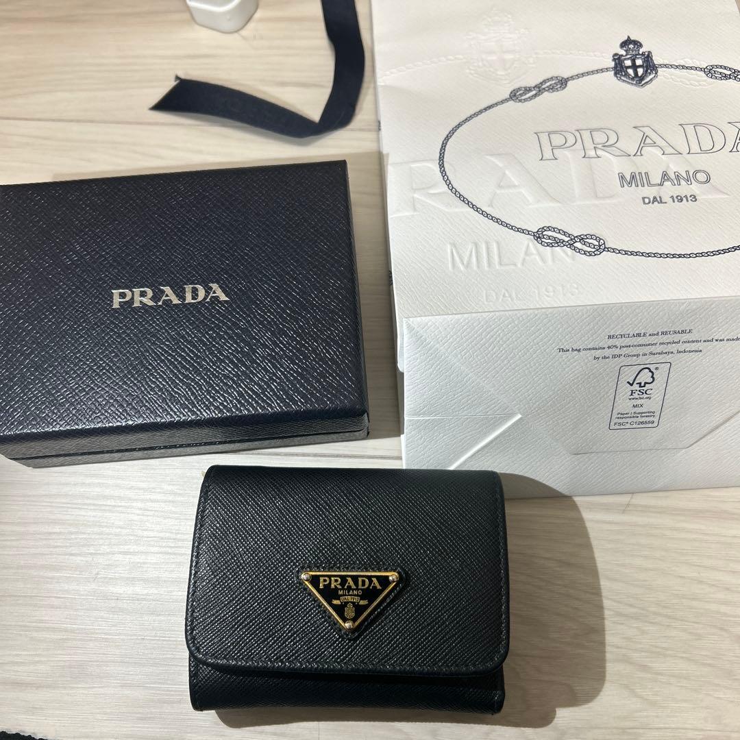 PRADA サフィアーノ 三つ折り財布 ブラック ゴールドロゴ 箱付き 美品