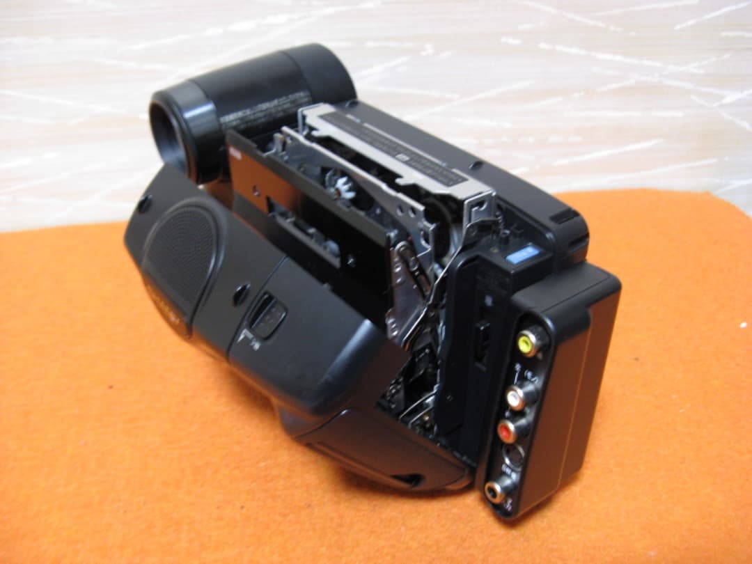 動作OK❗️☆シャープの液晶Hi8/8ミリビデオカメラ・VL-HL15