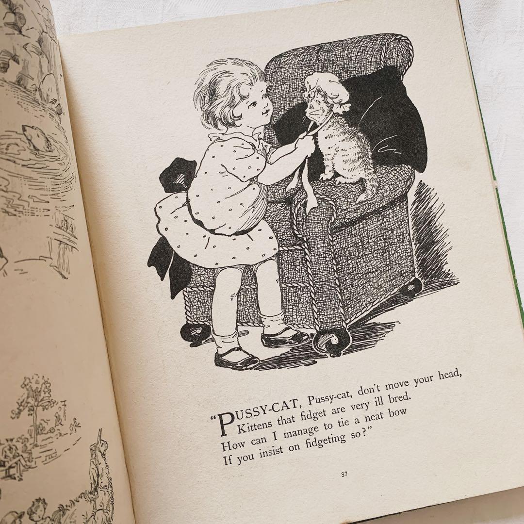 貴重な挿絵と装丁も可愛い꙳⋆英国の古い児童書　ビンテージ古書　洋書　絵本