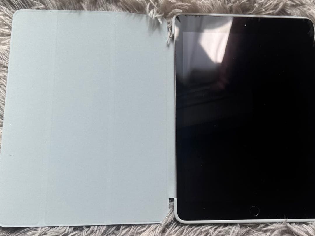 ひ*〜様 Apple iPad (第６世代) Wi-Fi 32GB スペースグレ