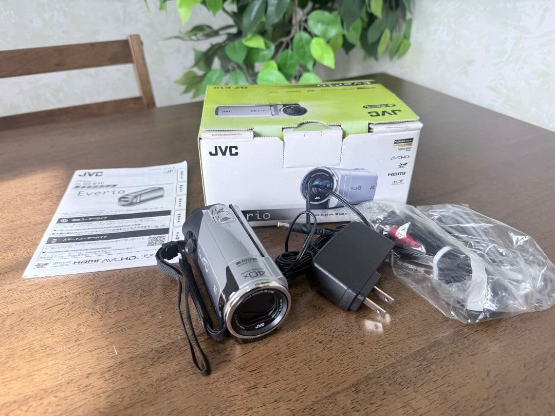 【未使用品】JVC ビデオカメラ GZ-E10