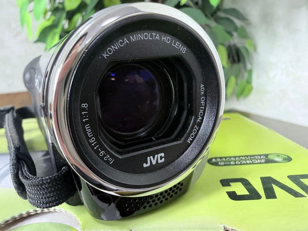 【未使用品】JVC ビデオカメラ GZ-E10
