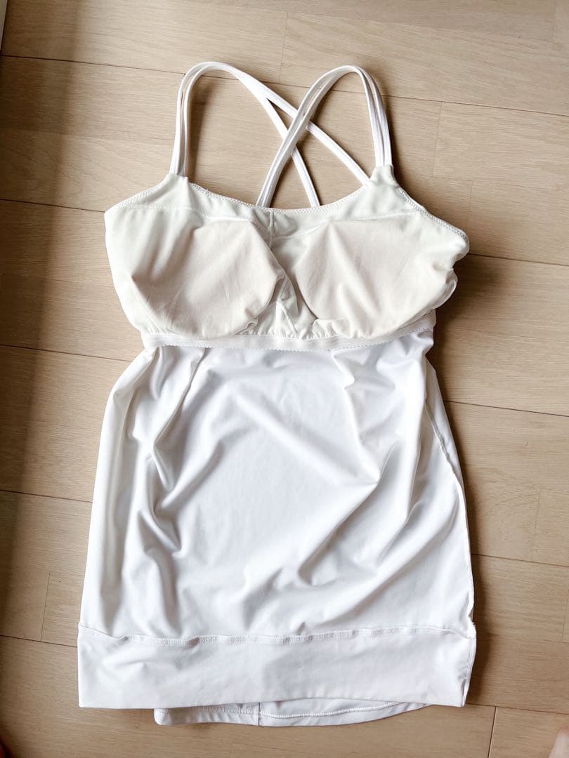 しょうりん【美品】suria スリア ヨガウェア白　パッド付き　M
