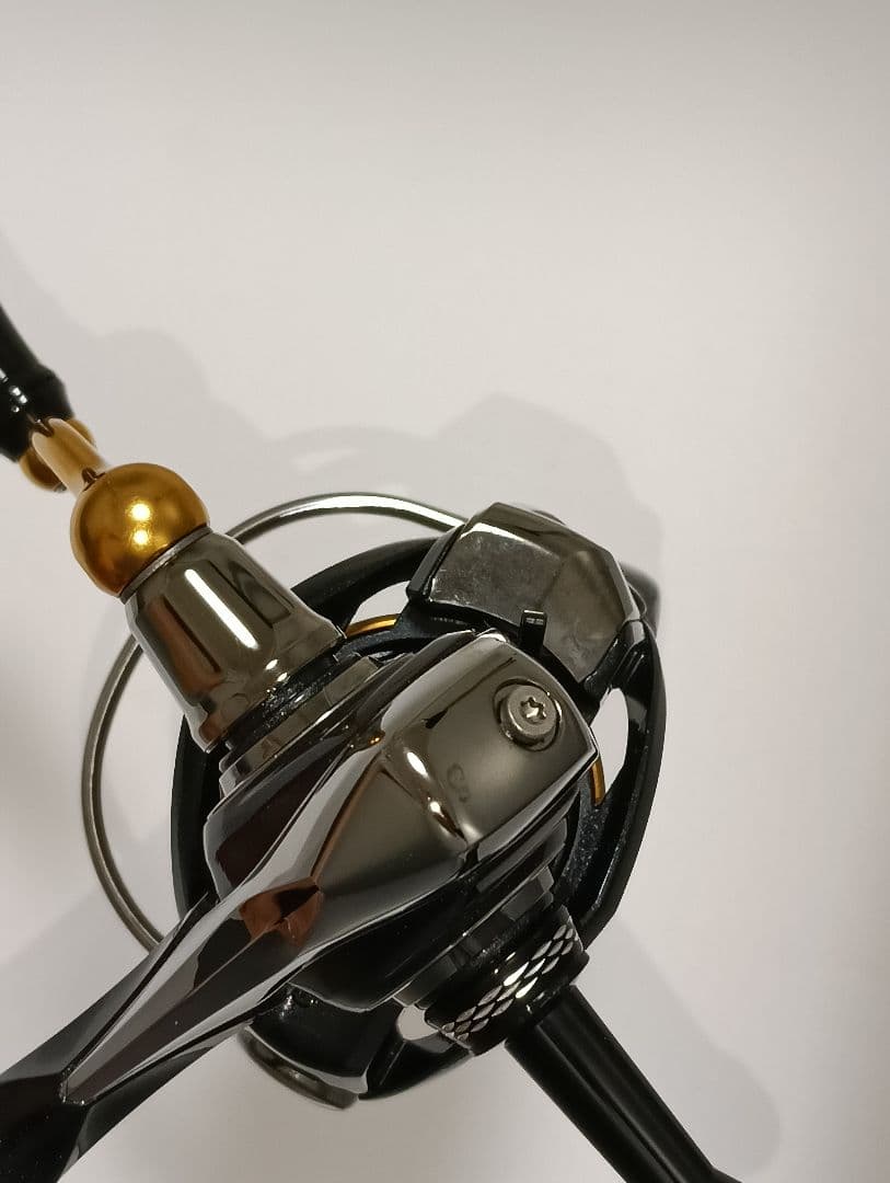 美品■カスタム■ダイワ 18 レガリス LT2500S-XH ゴメクサス部品