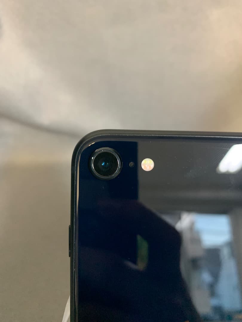 超美品　国内版　SIMフリー　iPhoneSE 第三世代 64GB ミットライト
