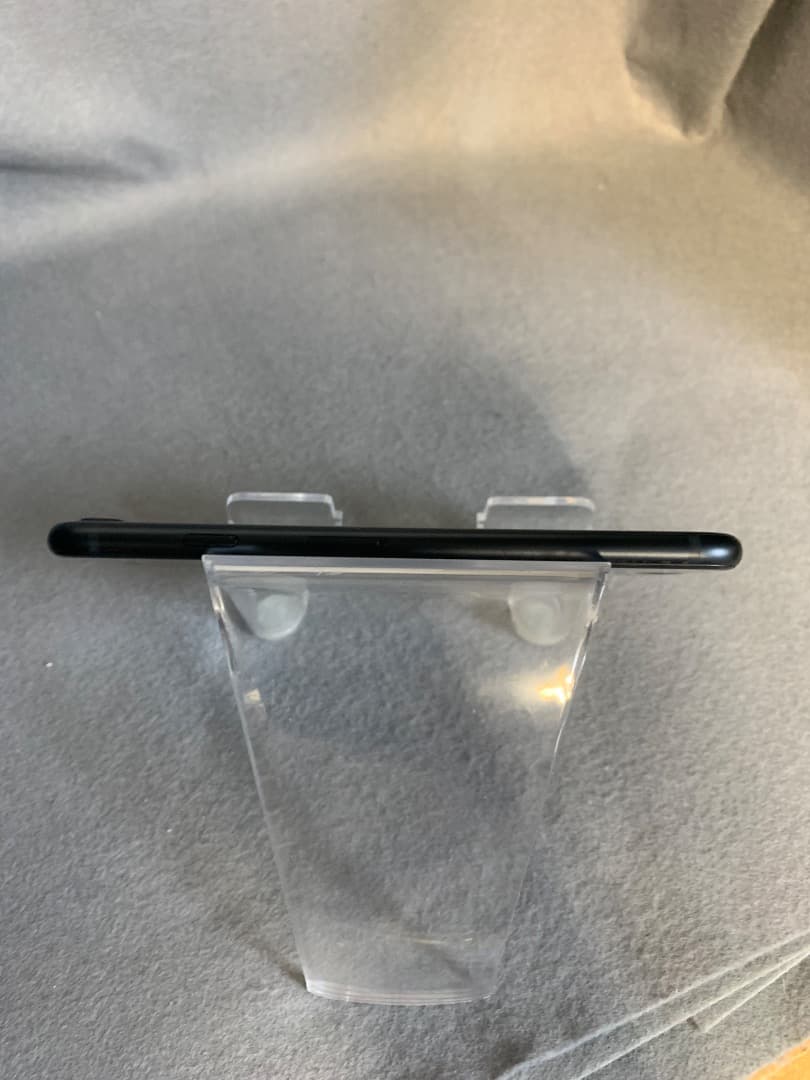 超美品　国内版　SIMフリー　iPhoneSE 第三世代 64GB ミットライト