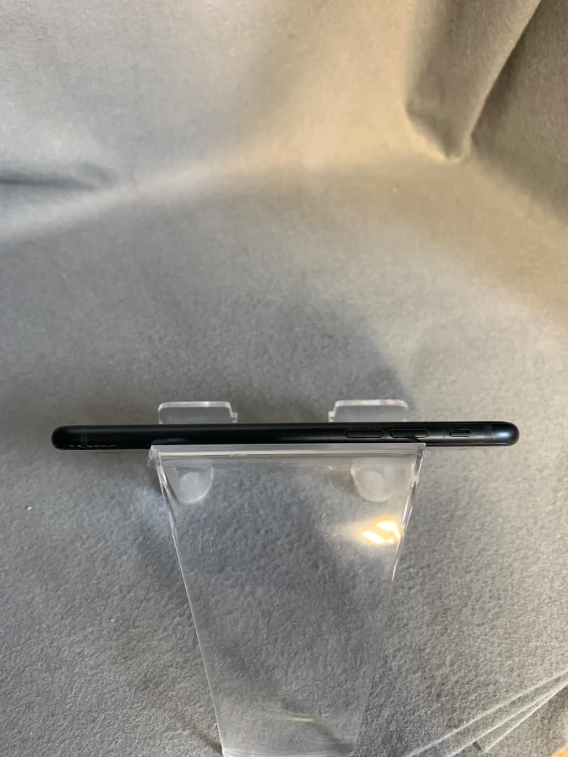 超美品　国内版　SIMフリー　iPhoneSE 第三世代 64GB ミットライト