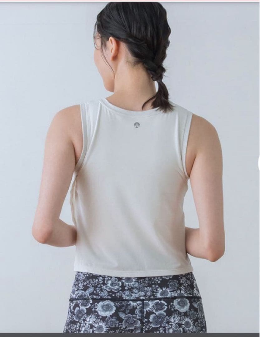 新品未開封【SUKALA】カップ付きタンクトップL サンドベージュ（ホワイト系）