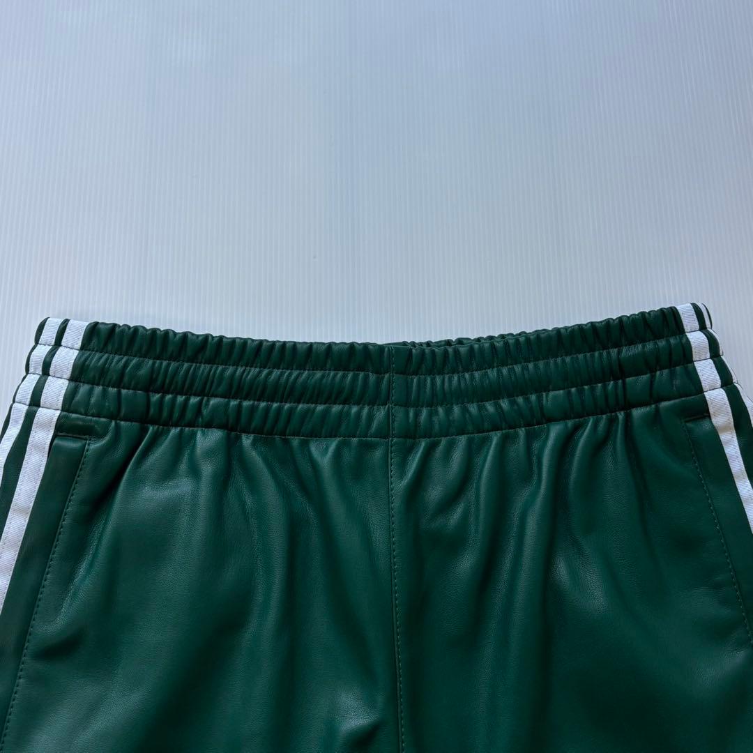 新品　adidas フェイクレザー ファイヤーバード トラックスーツパンツ 緑
