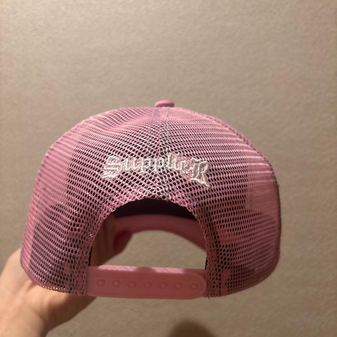 Supplier クロス刺繍キャップ ピンクぱーや