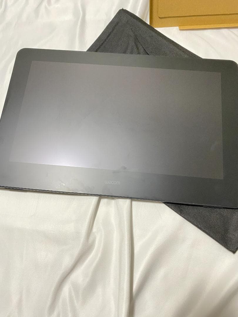 Wacom Cintiq Pro 16 (2021)　別売りのスタンド付き