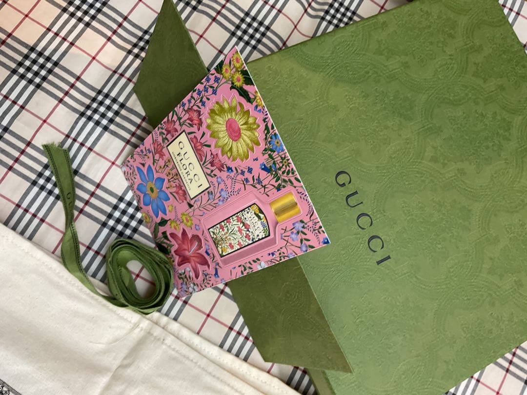 GUCCI ネイビー ロンパース 帽子付き　箱有　プレゼント　　　　　1795